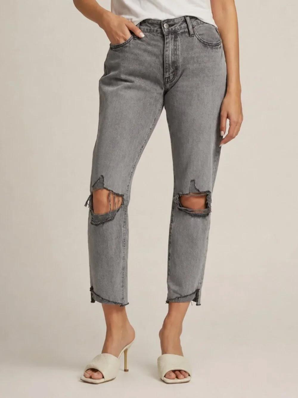 FRAME Le Garcon Mid-Rise Distressed Jeans in Grey Size 27‎